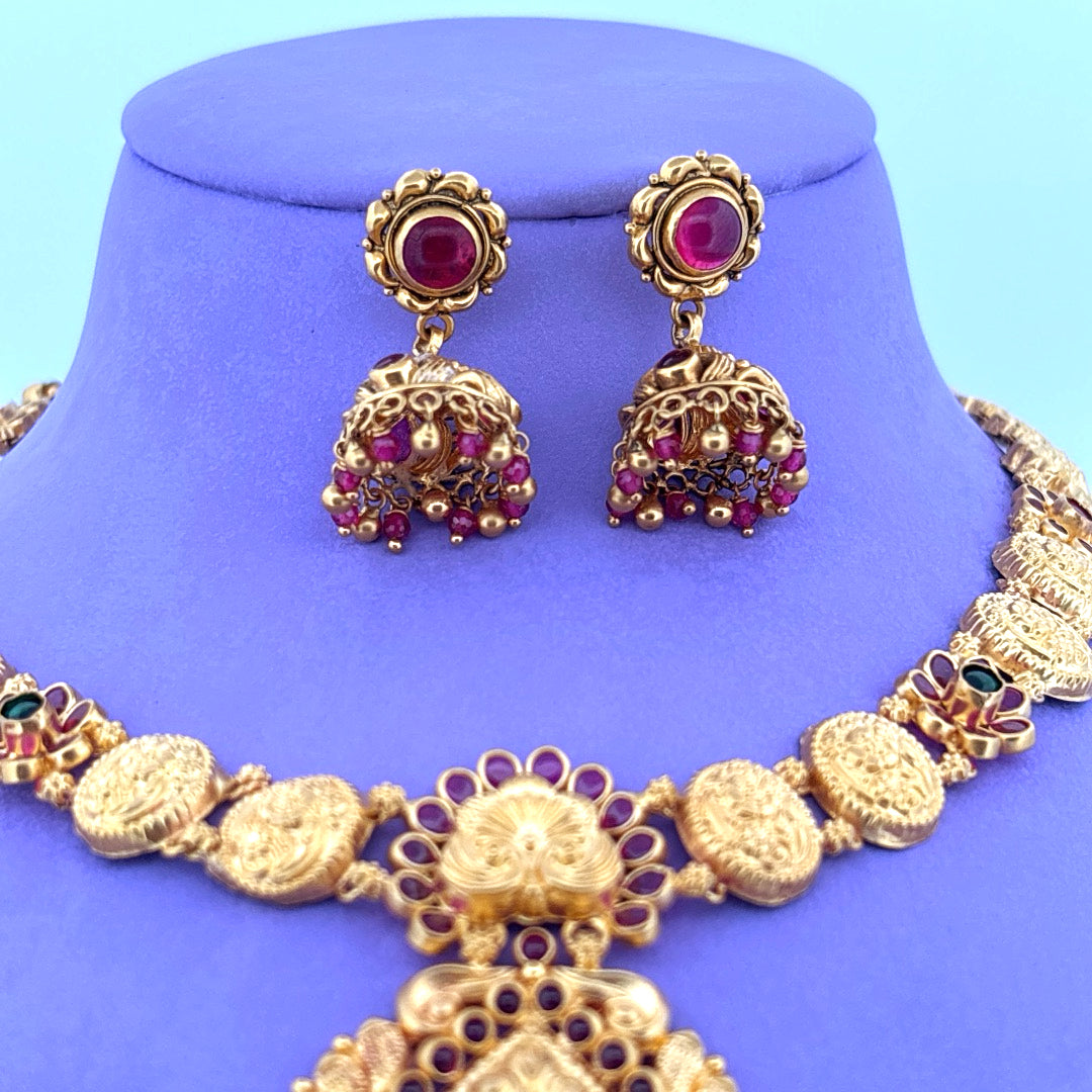 Gold chain set wt 32.1