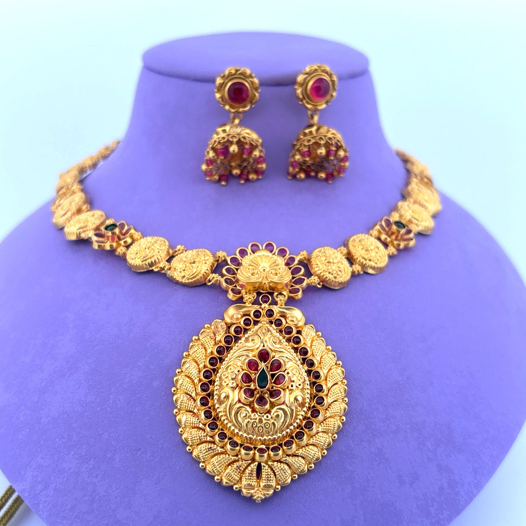 Gold chain set wt 32.1