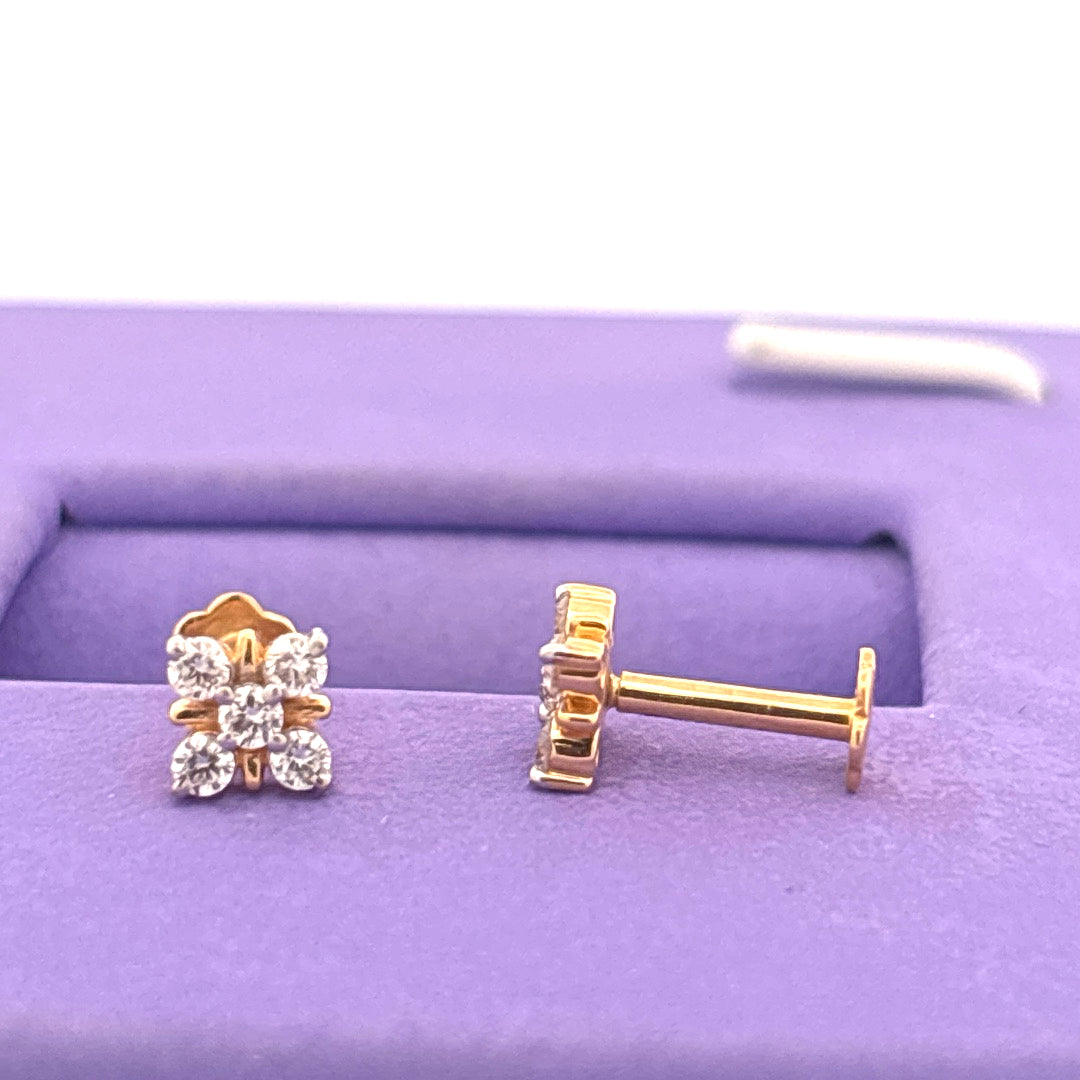 Diamond stud wt 0.8g
