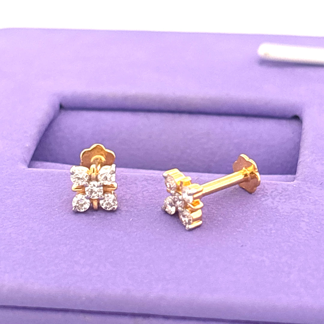 Diamond stud wt 0.8g