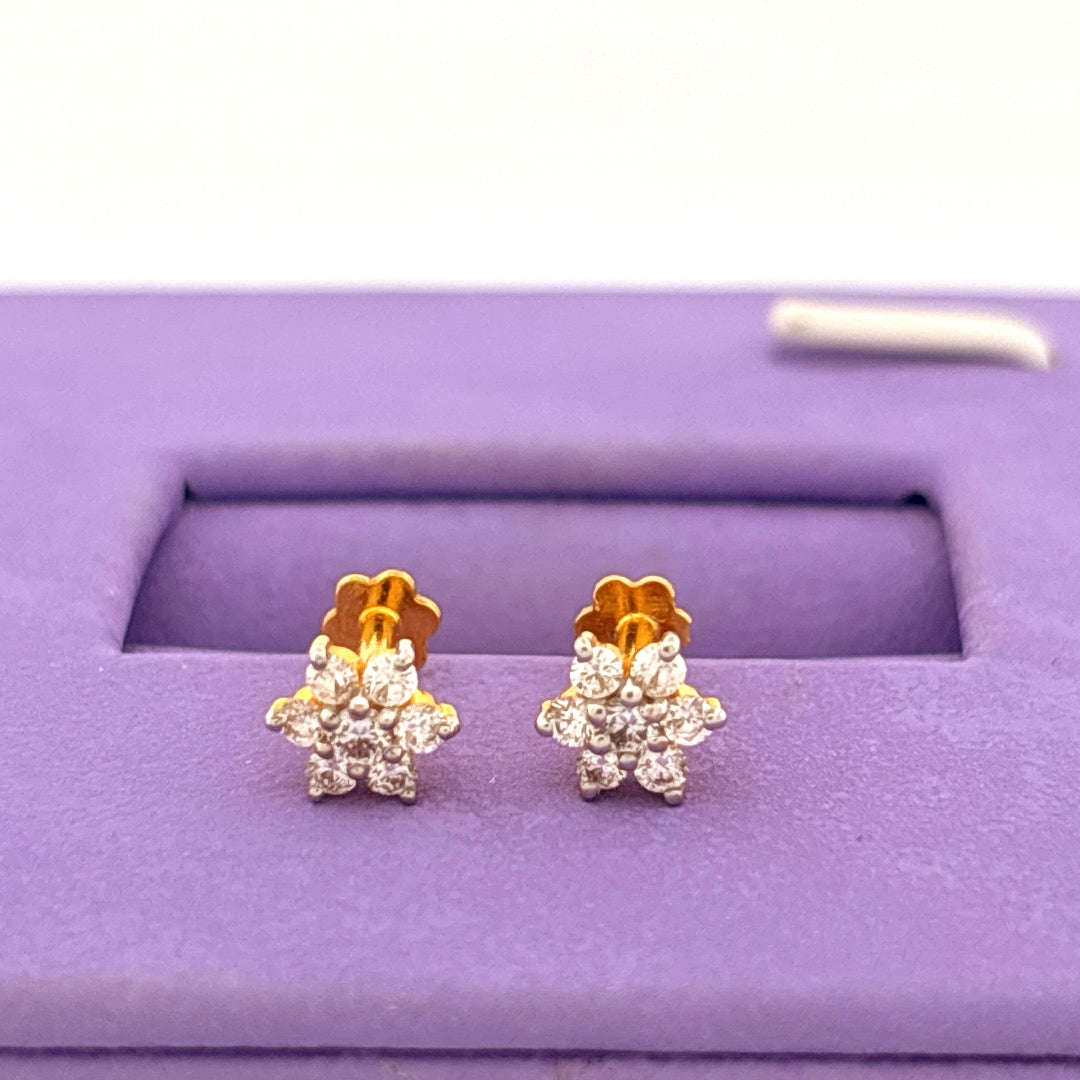 Diamond studs wt 0.8g