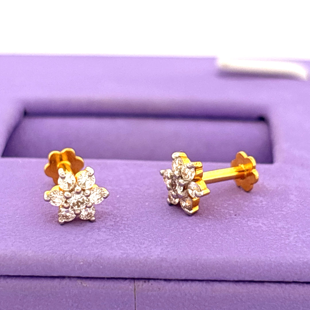 Diamond studs wt 0.8g