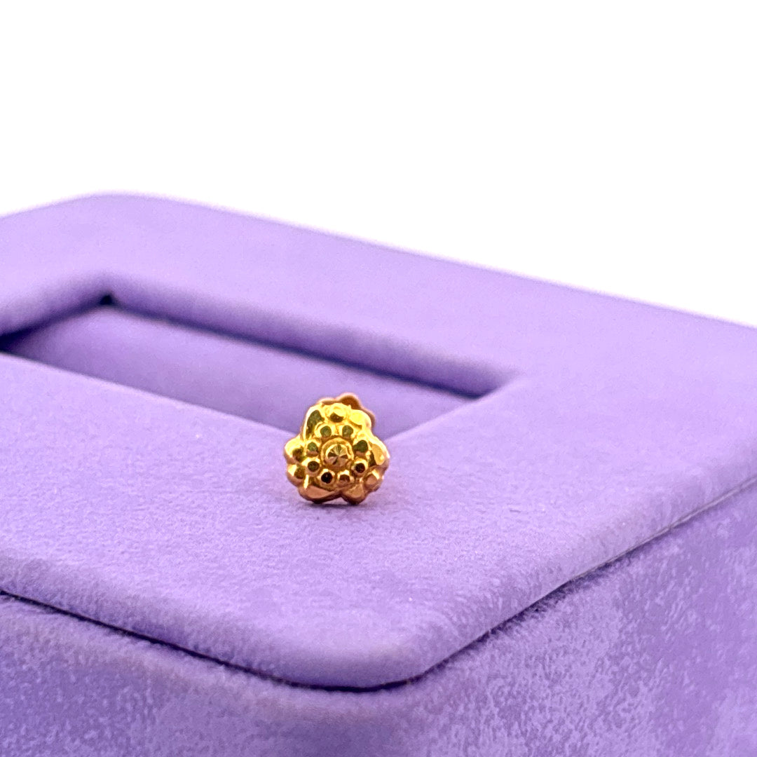 Textured flower nose pin