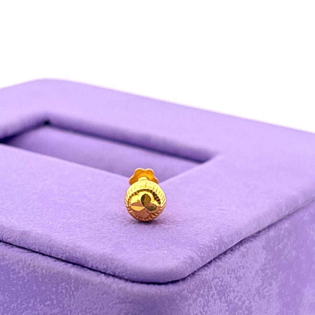 Leaf detailed nose pin