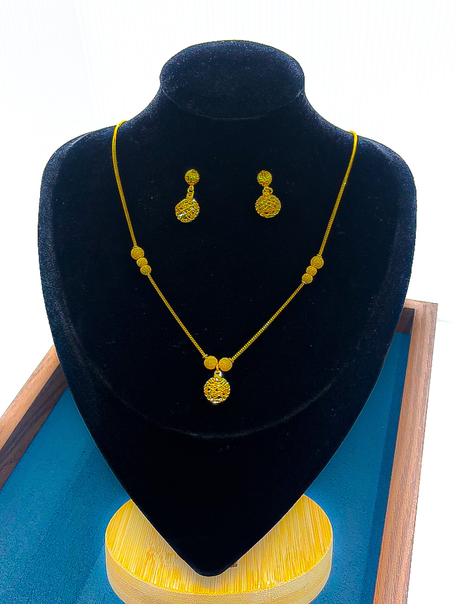 22k Gold Necklace W/ Earing 12.16 g