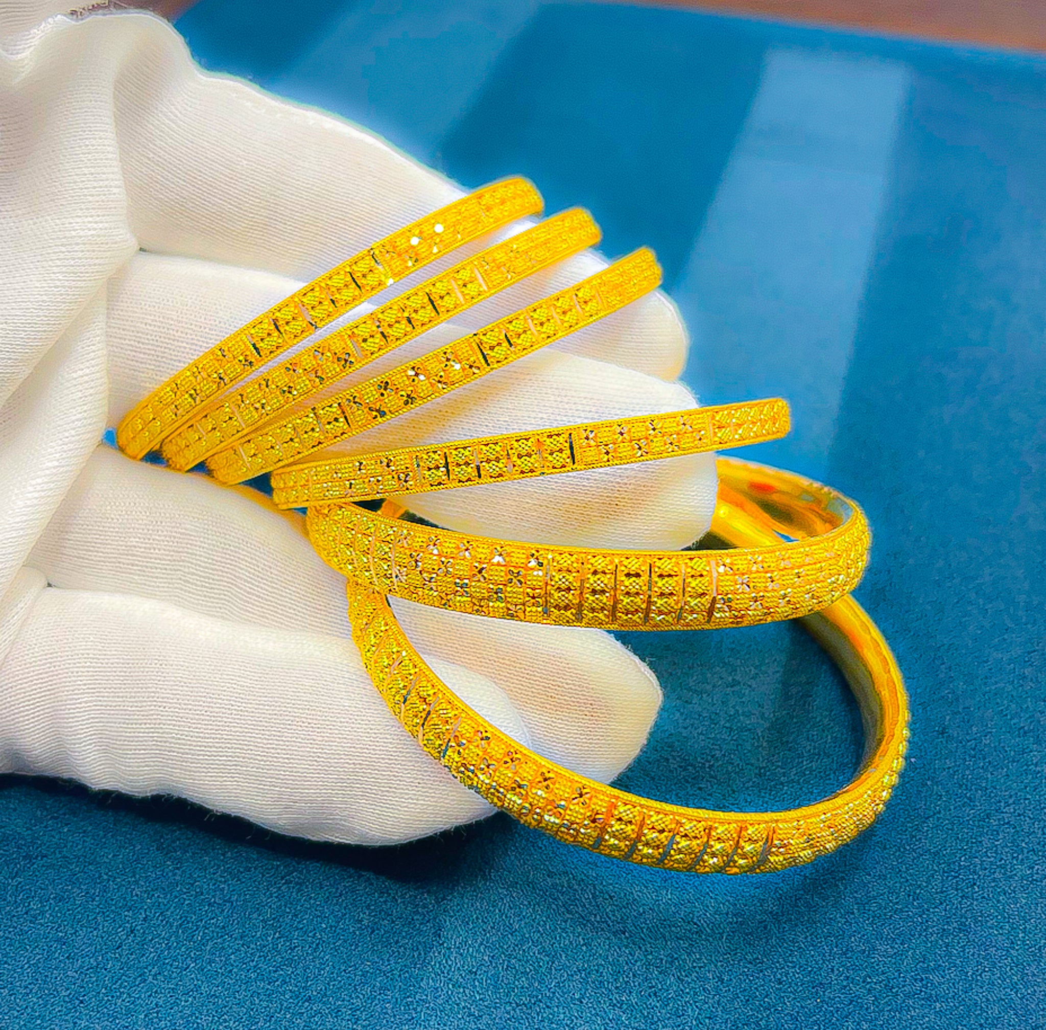22k Gold bangal 74.44 g 6PCS