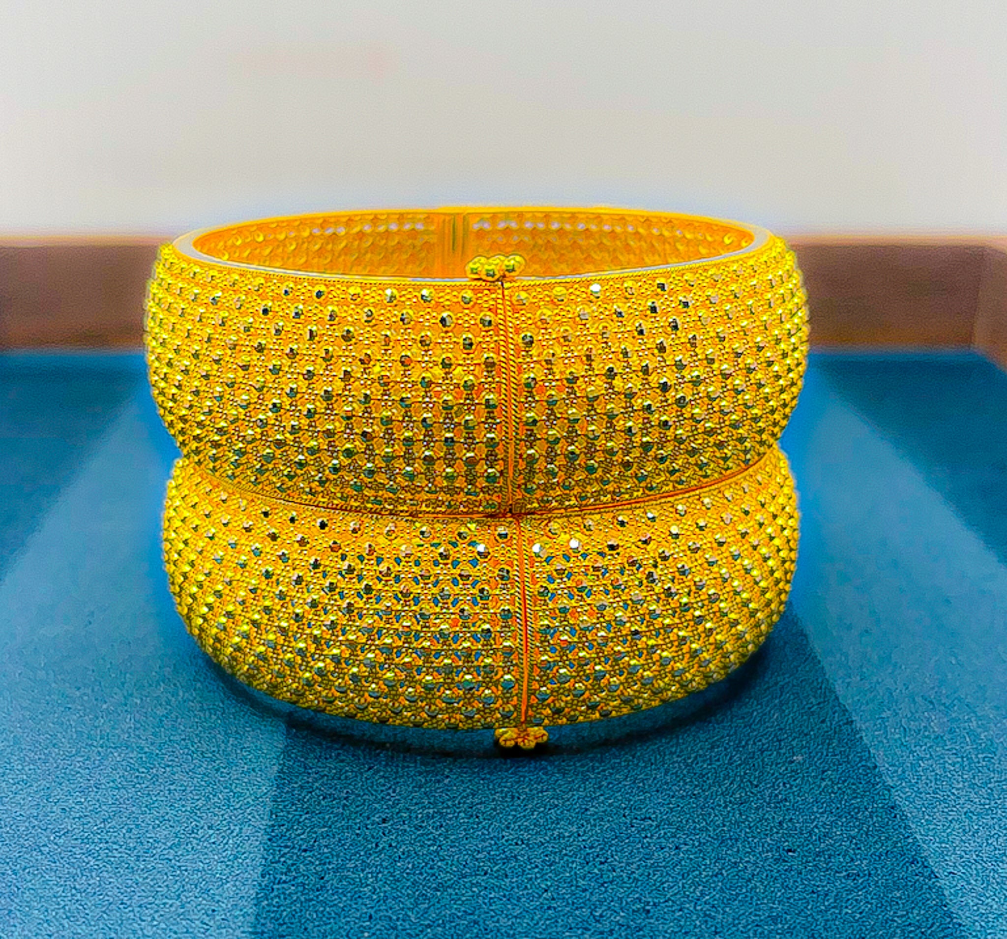 22k Gold bangal 84.31 g 2PCS