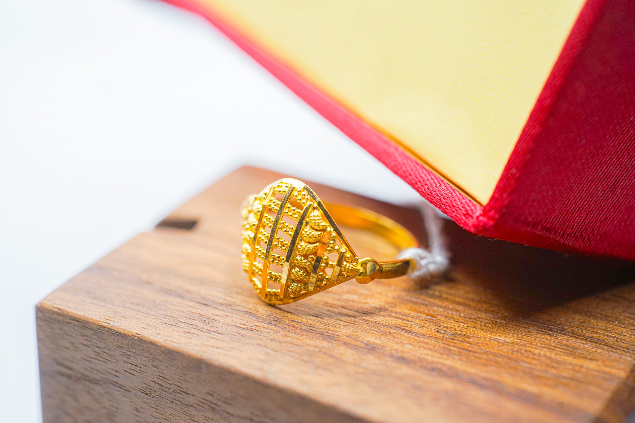 22k Gold Ring 2.46 g