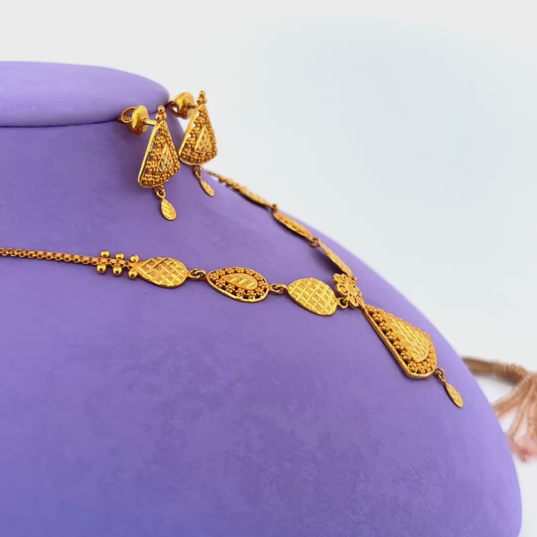 Gold necklace set wt 11.5