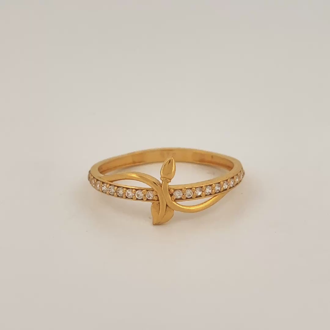 22k Gold ring with stones wt. 1.37g