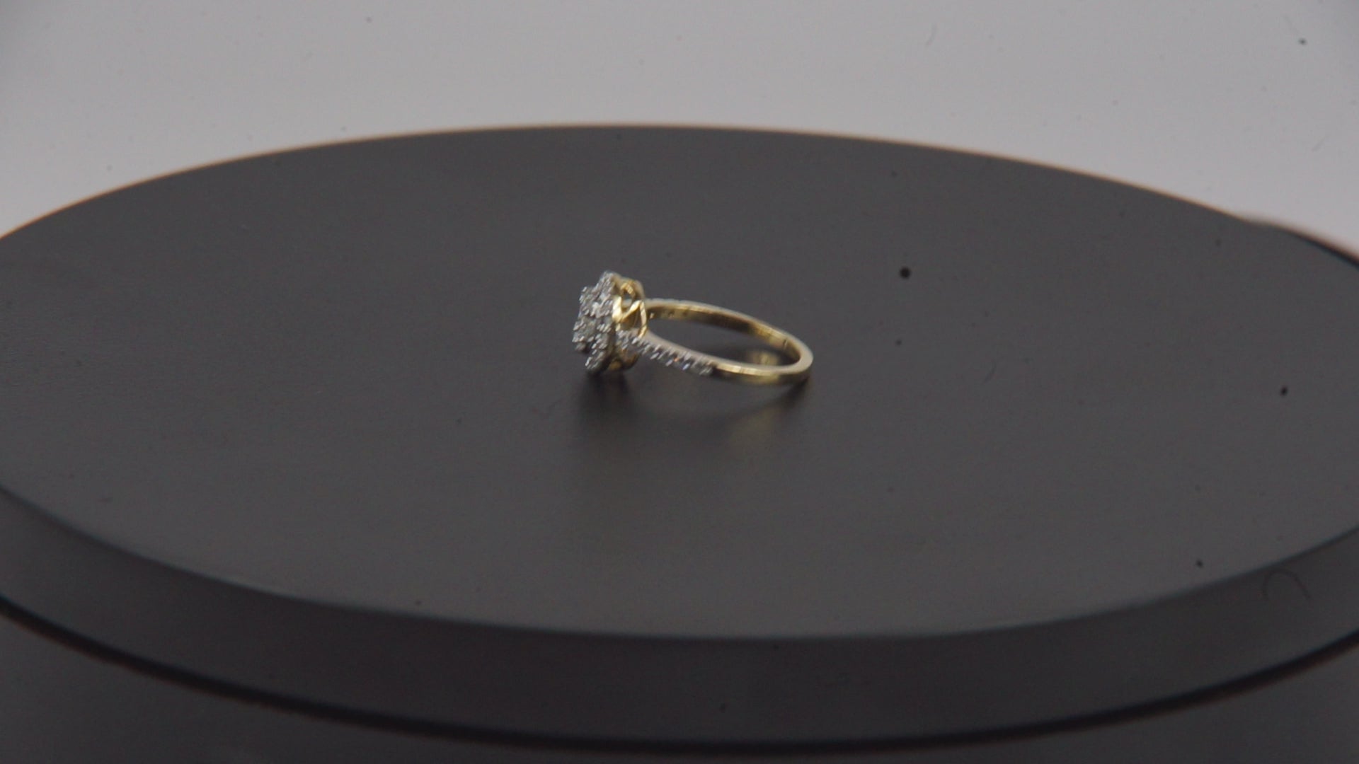 Dusky Flame Ring – 18k Gold, 0.34 Carat Diamond