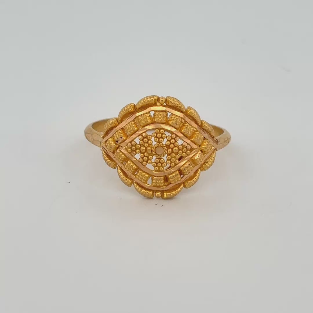 22k Gold ring wt. 2.82g