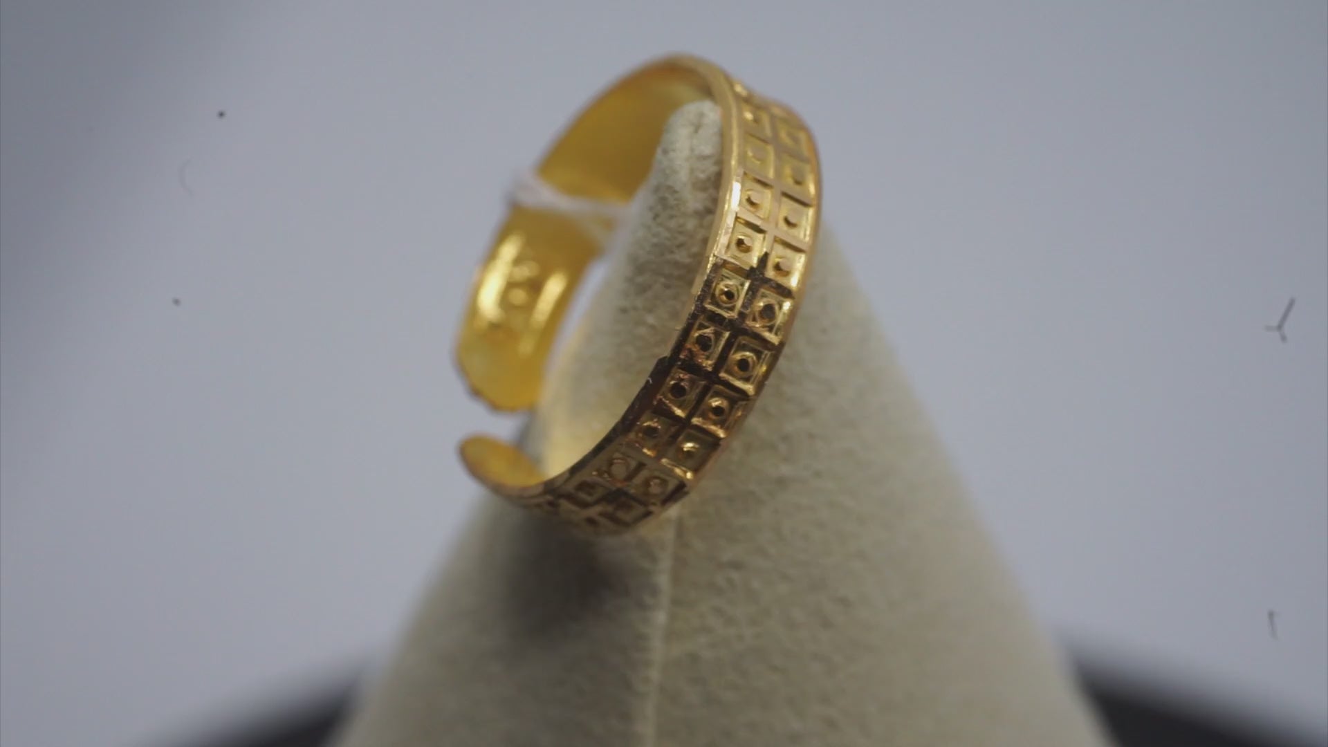 22k Gold Ring 2.14 g