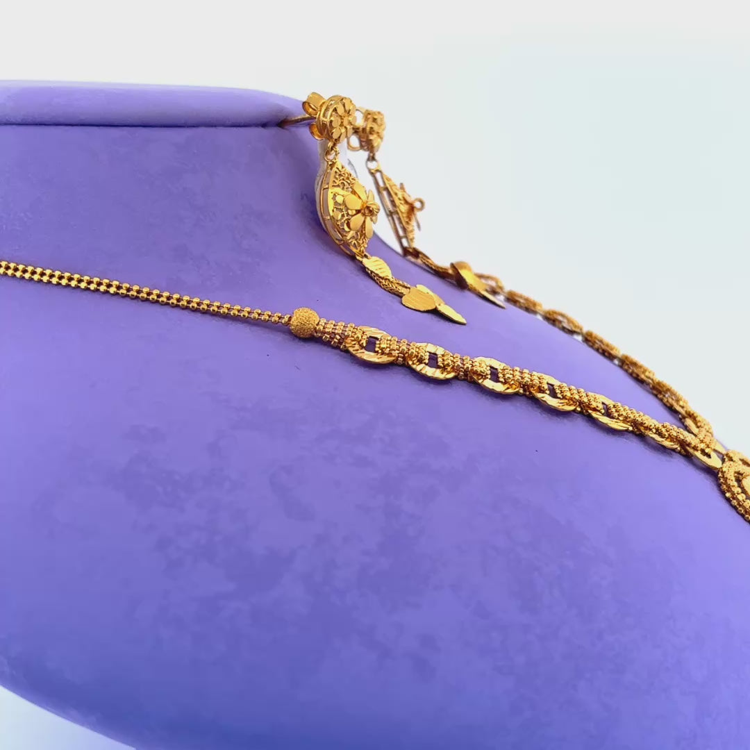 Gold chain set wt 17.6