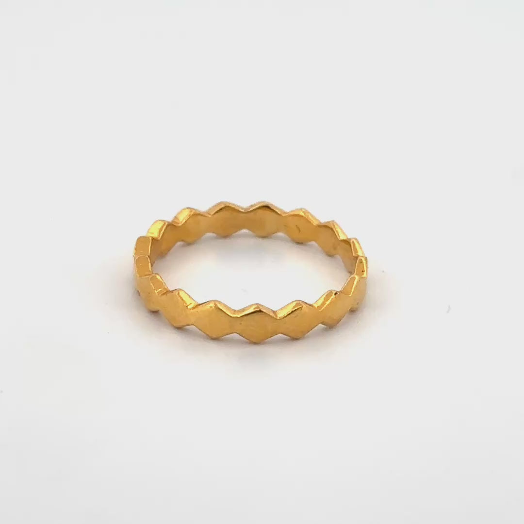 22K Gold Designer Ring wt 2.71g