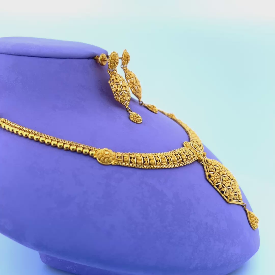 Gold necklace set wt 30