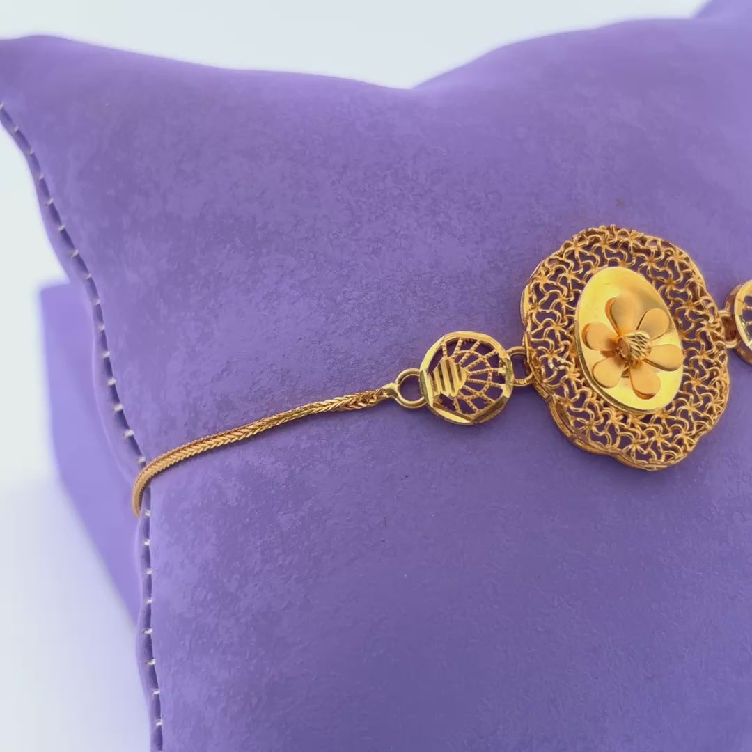 Flower bracelet wt 3.65