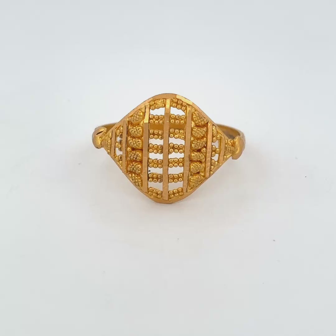 22k Gold ring wt 2.46