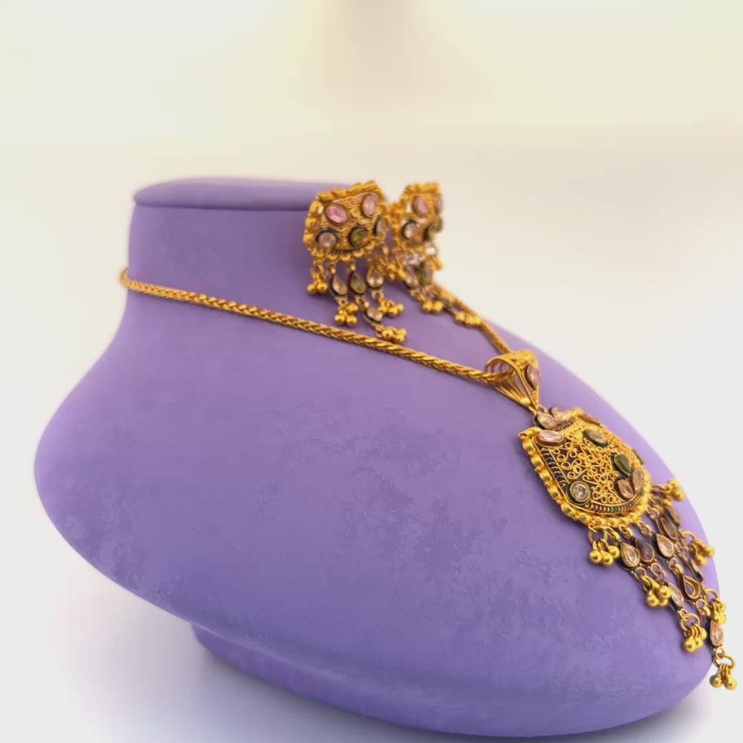 Gold Chain set wt 38.9