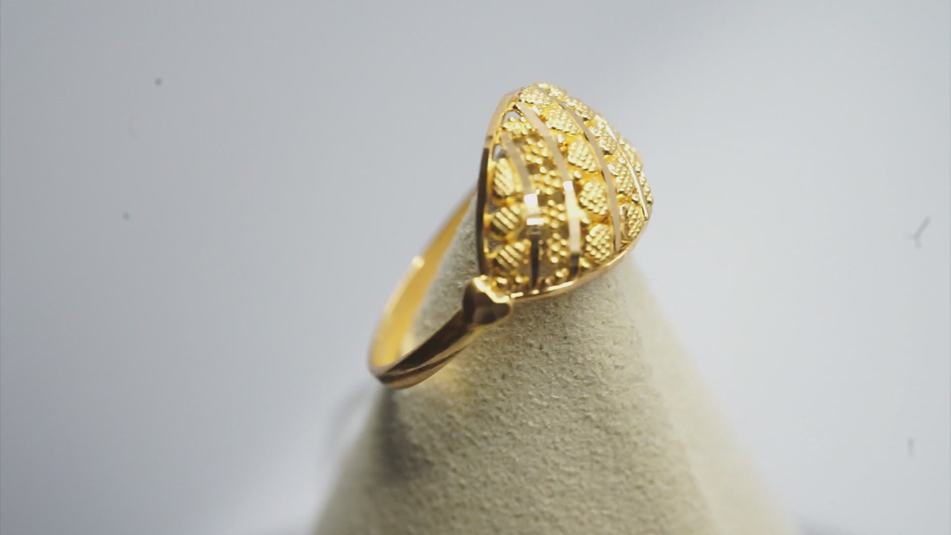 22k Gold Ring 2.35 g