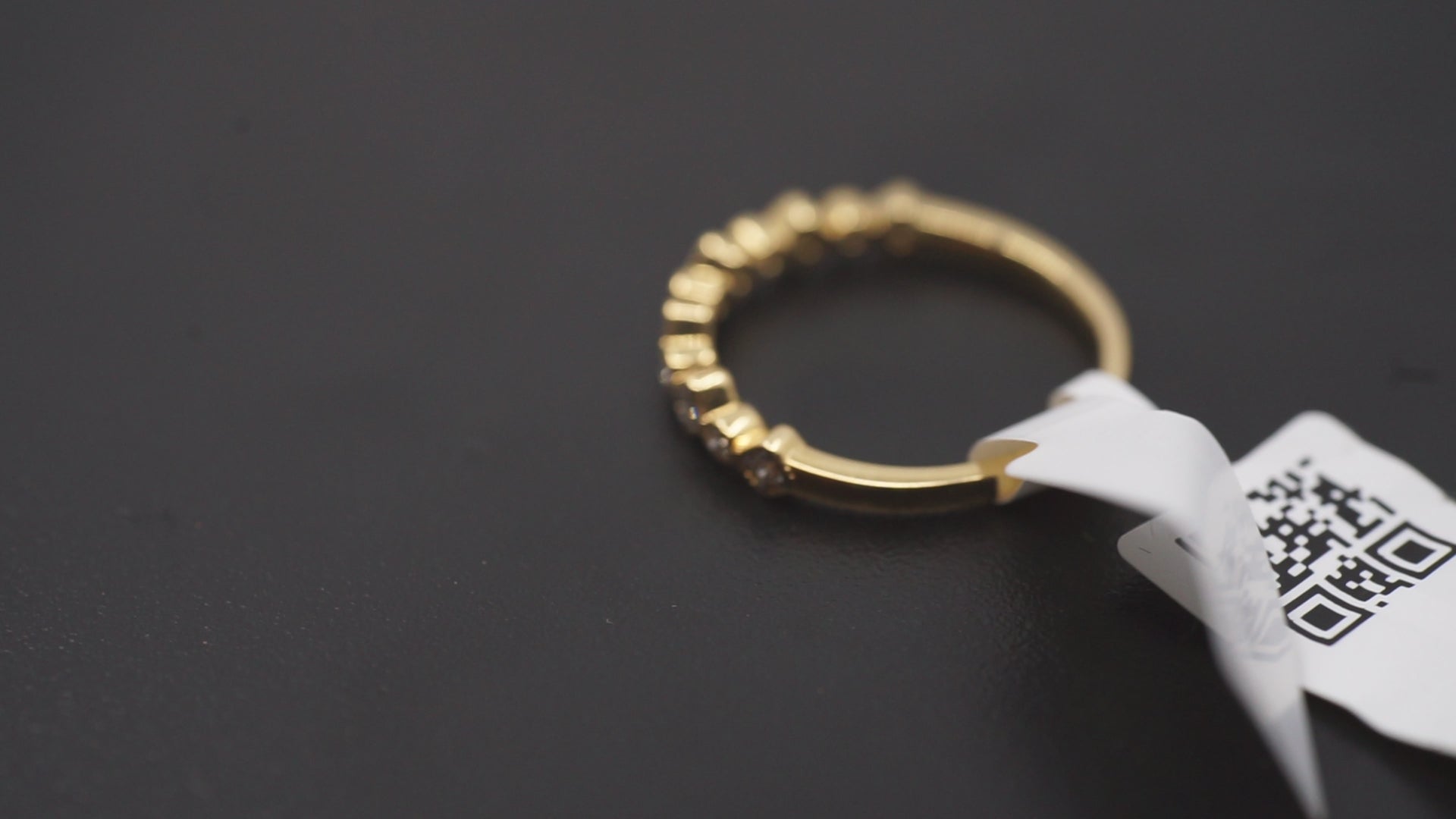 Gleam Loop Ring – 18k Gold, 0.26 Carat Diamond