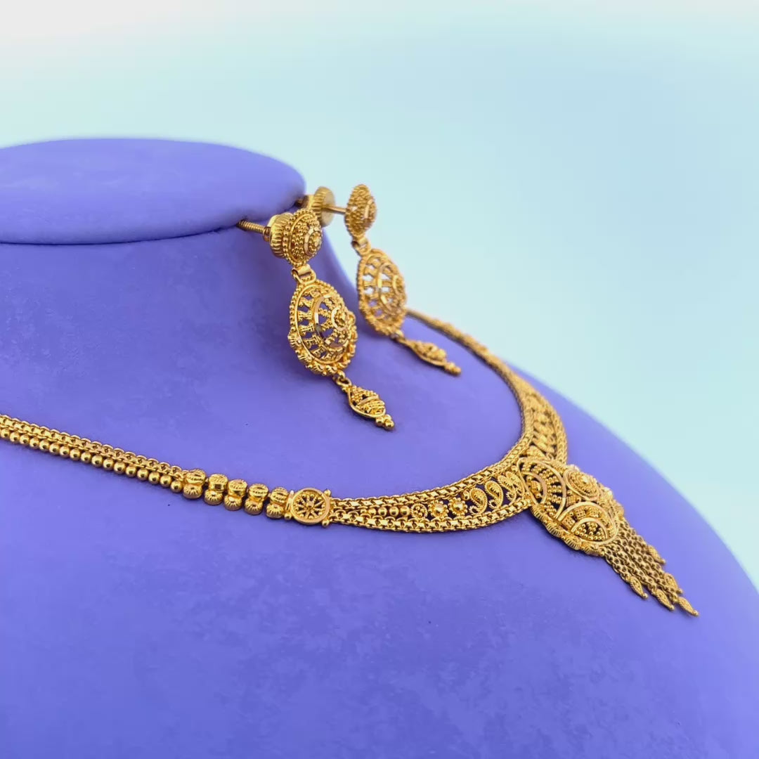 Gold chain set at 18