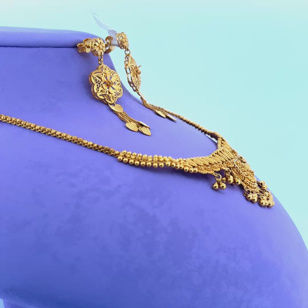 Gold chain set wt 26.1