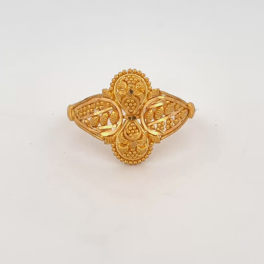 22k Gold ring wt. 2.42g