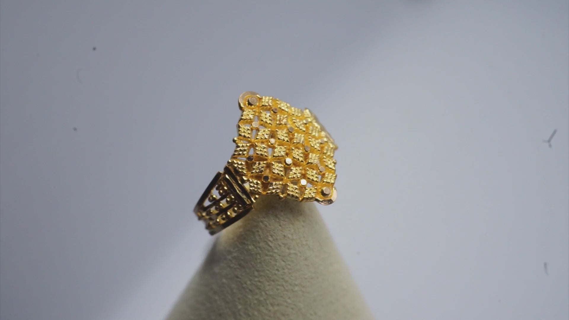 22k Gold Ring 2.76 g