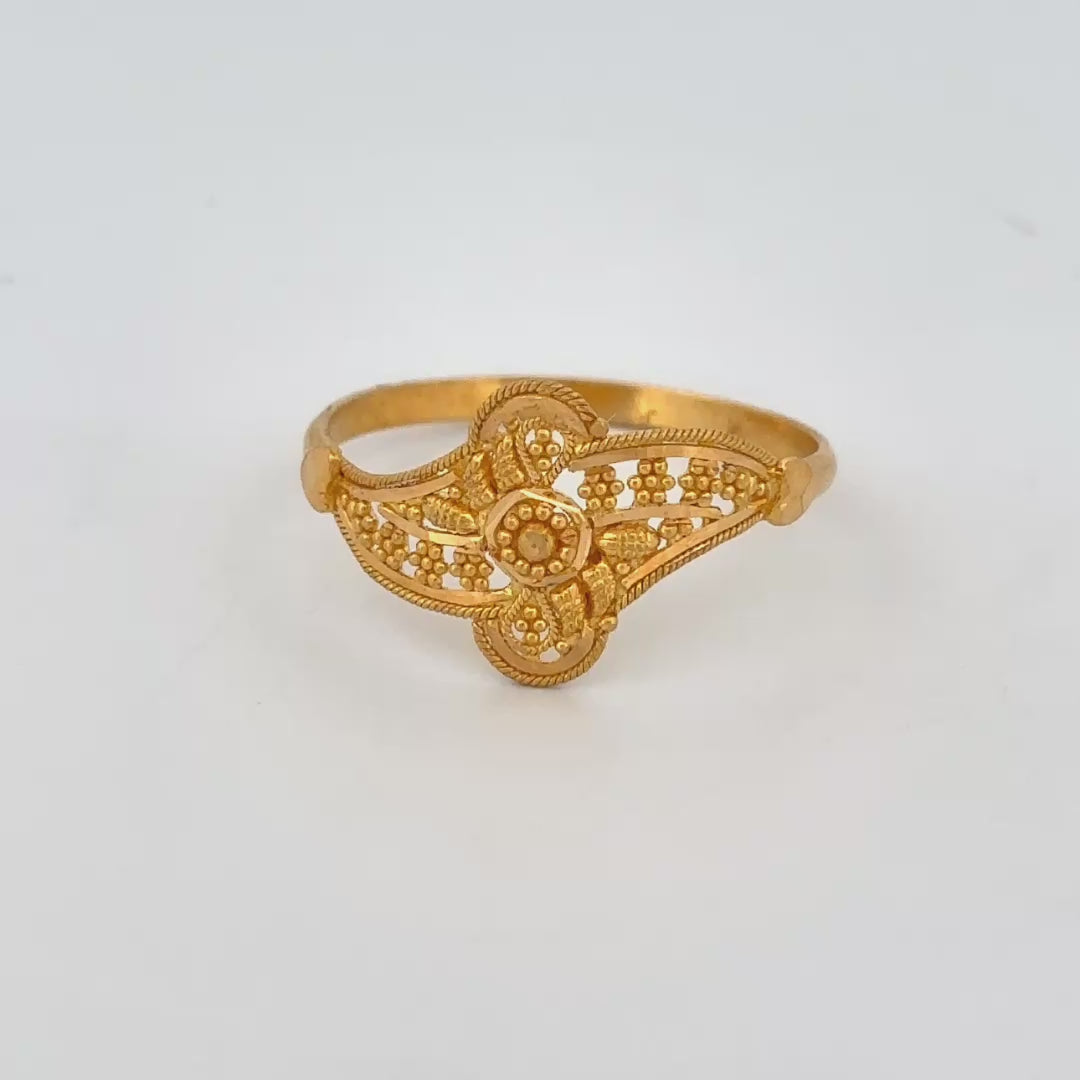 22k Gold ring wt. 2.02g