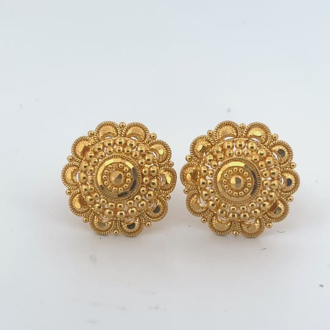 Gold studs wt 4.4