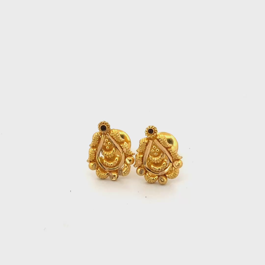 Gold studs wt 1.5