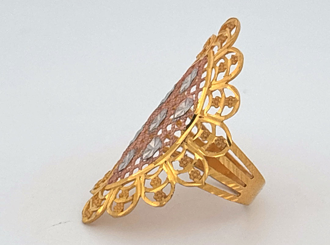 22k Gold ring wt 3.91g
