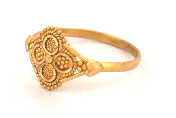 22k kids Gold Ring wt 1.07g