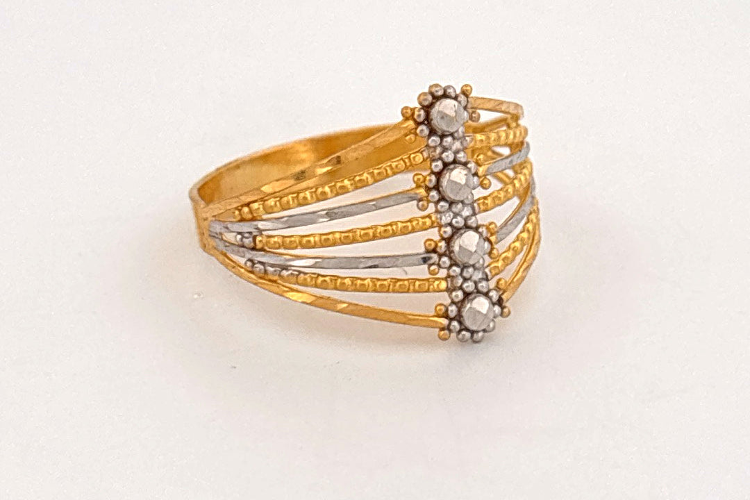 22k two tone Gold ring wt 2.68