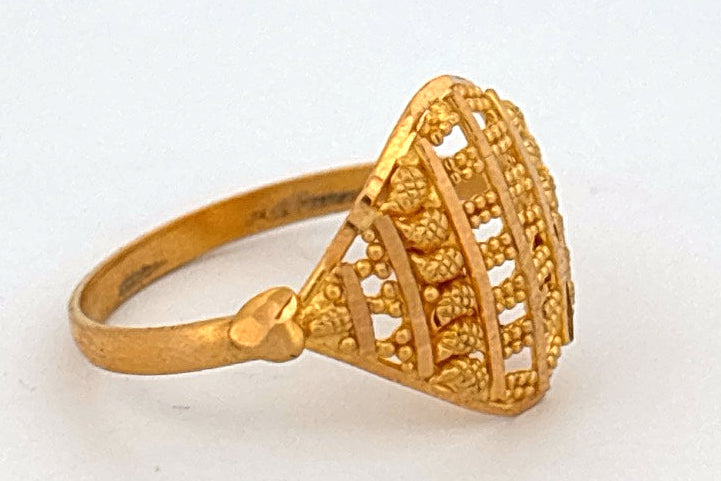 22k Gold ring wt 2.46
