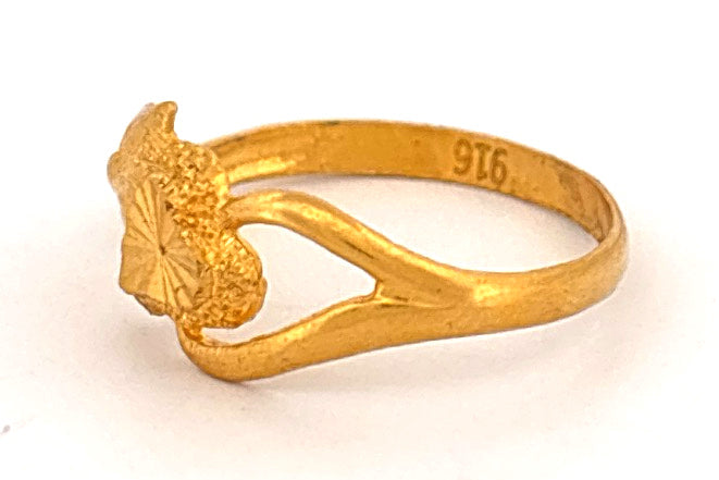 22k Gold ring wt 2.06g