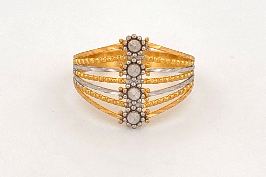 22k two tone Gold ring wt 2.68