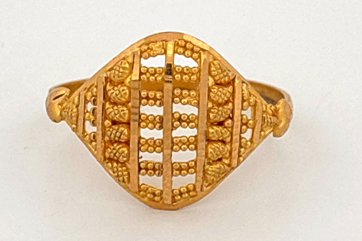 22k Gold ring wt 2.46