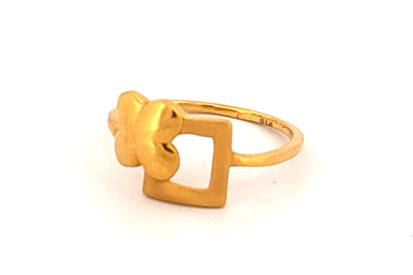 22K Gold Kids Ring wt 1.36g