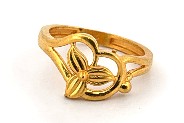 22K Gold Floral Ring wt. 3.87g