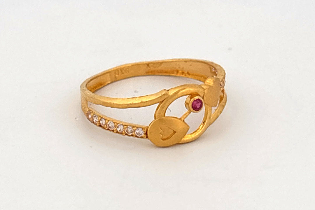 22k Gold wring with stone wt. 1.36