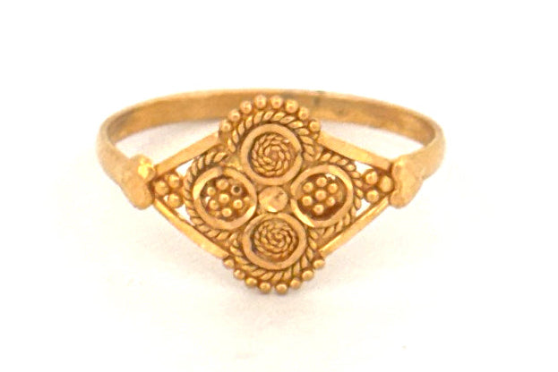 22k kids Gold Ring wt 1.07g