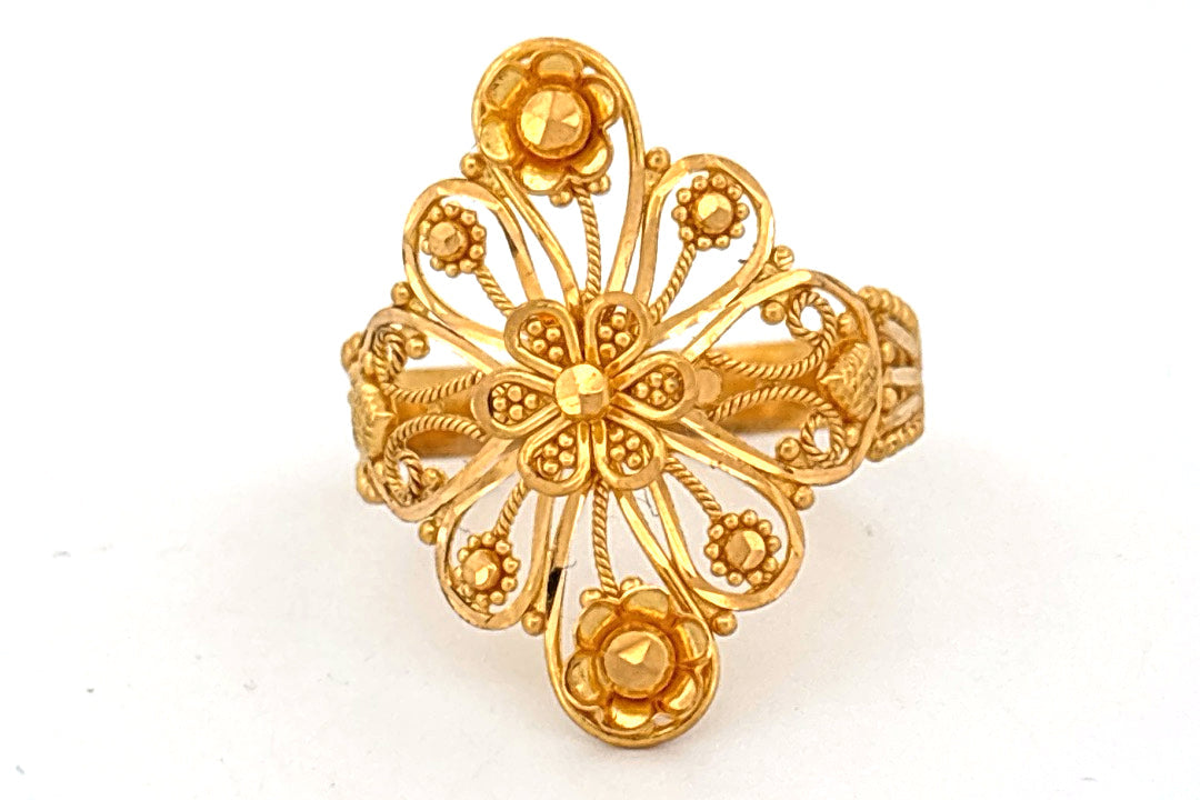 22k Gold ring wt. 4.15g