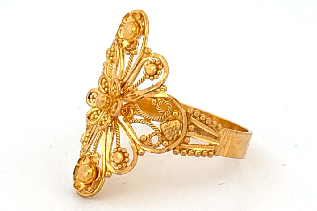 22k Gold ring wt. 4.15g