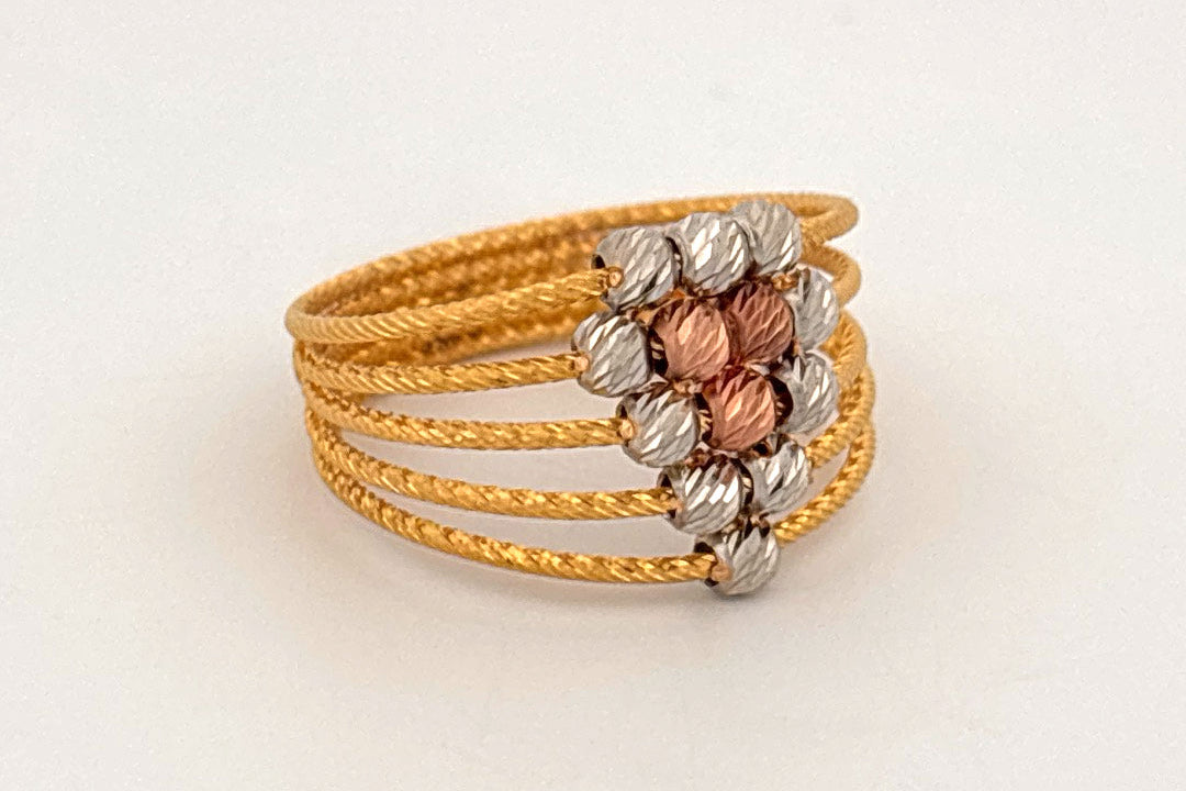 22k three toned Gold ring wt. 4.17g