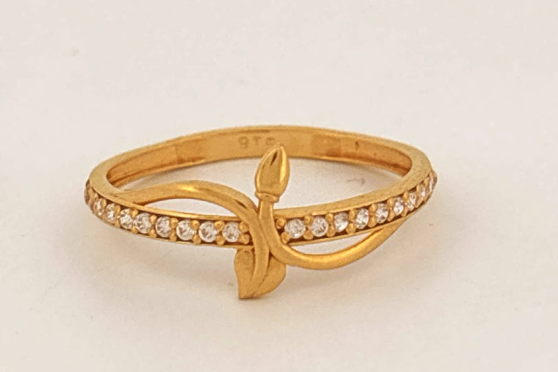 22k Gold ring with stones wt. 1.37g