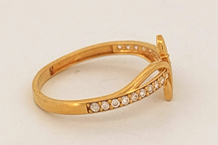 22k Gold ring with stones wt. 1.37g