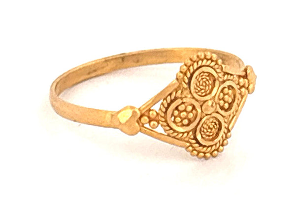 22k kids Gold Ring wt 1.07g
