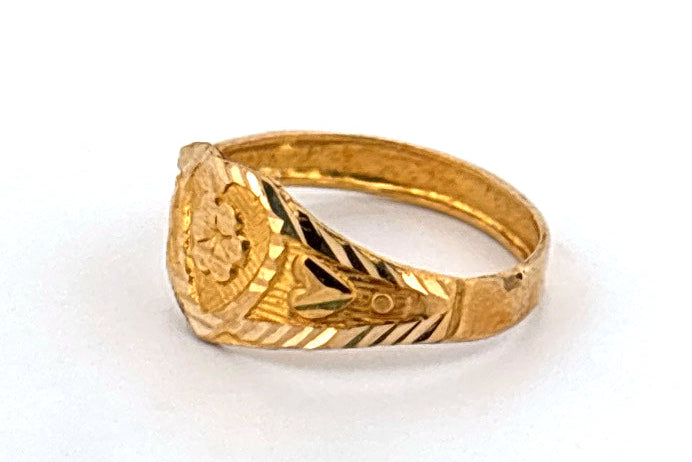 22K Gold Kids Engraved Ring wt 0.61g